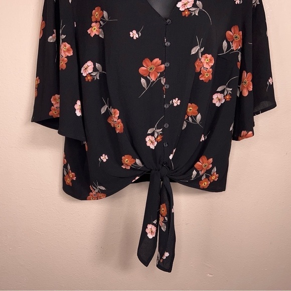 SMALL LUSH BLACK PINK FLORAL SHORT SLEEVE BLOUSE KNOT TIE ACCENT STRETCH  VNECK - Picture 7 of 12